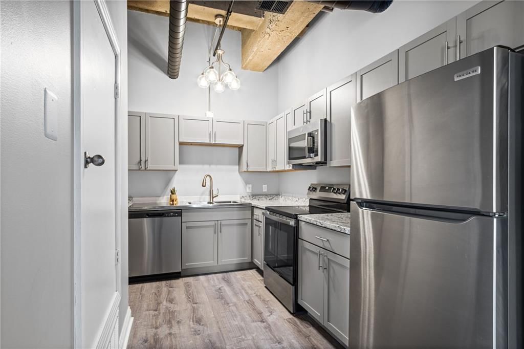 113 W 5th Street — photo 4