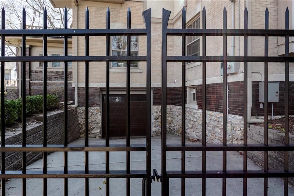 3820 CAMPBELL Street — photo 29