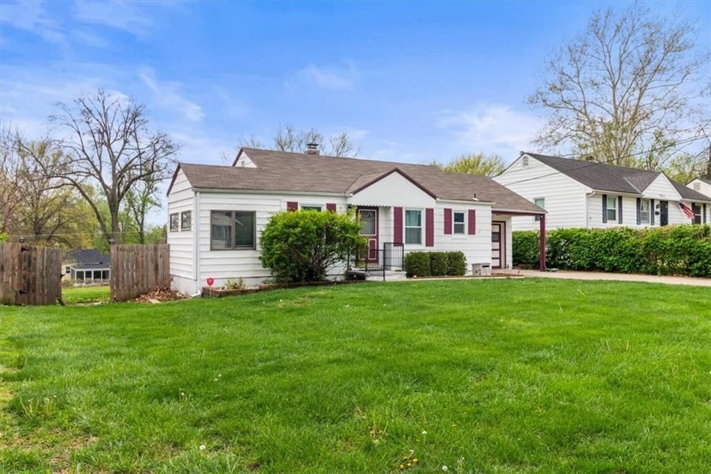 9601 E 68th Street, Raytown, MO