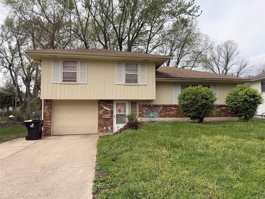 11916 Armitage Drive, Grandview, MO