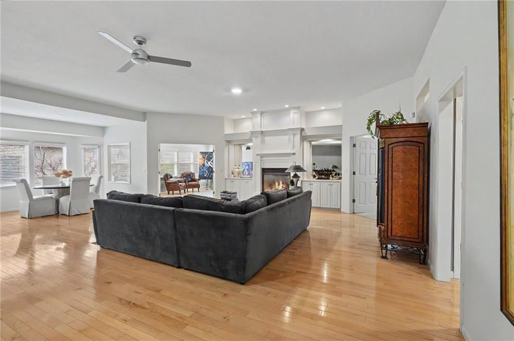 5727 Villa Drive — photo 8