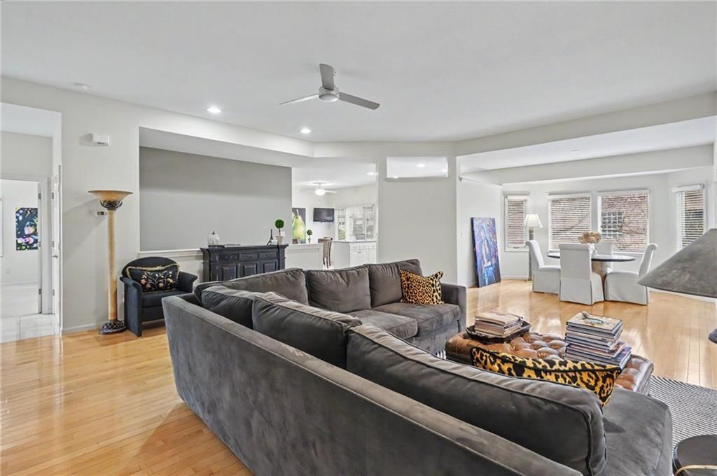 5727 Villa Drive — photo 11