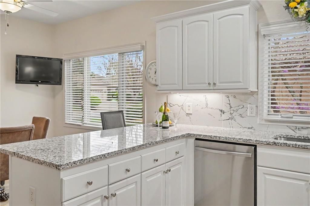 5727 Villa Drive — photo 17