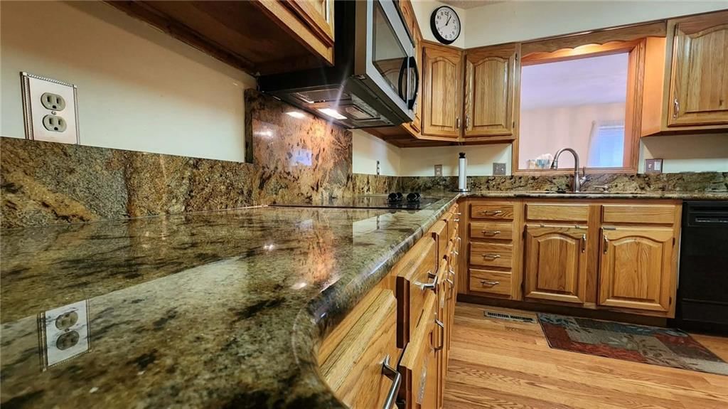 301 E Walnut Street — photo 10