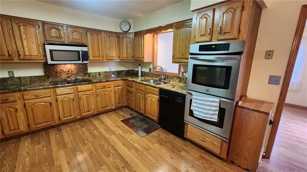 301 E Walnut Street — photo 11