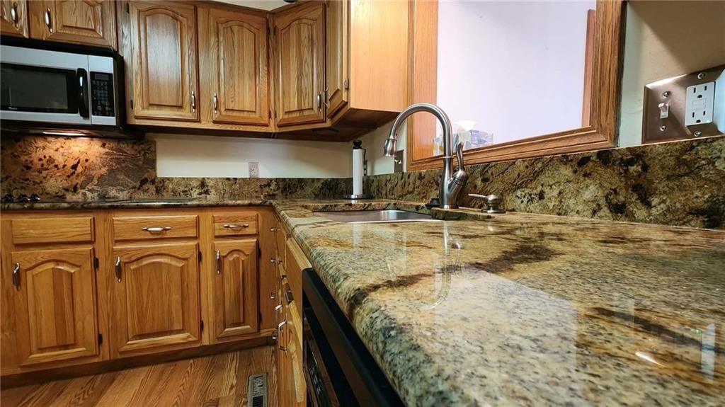 301 E Walnut Street — photo 13