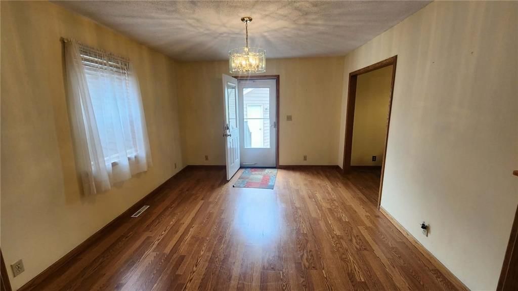 301 E Walnut Street — photo 15