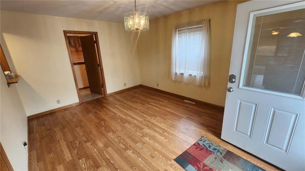 301 E Walnut Street — photo 16