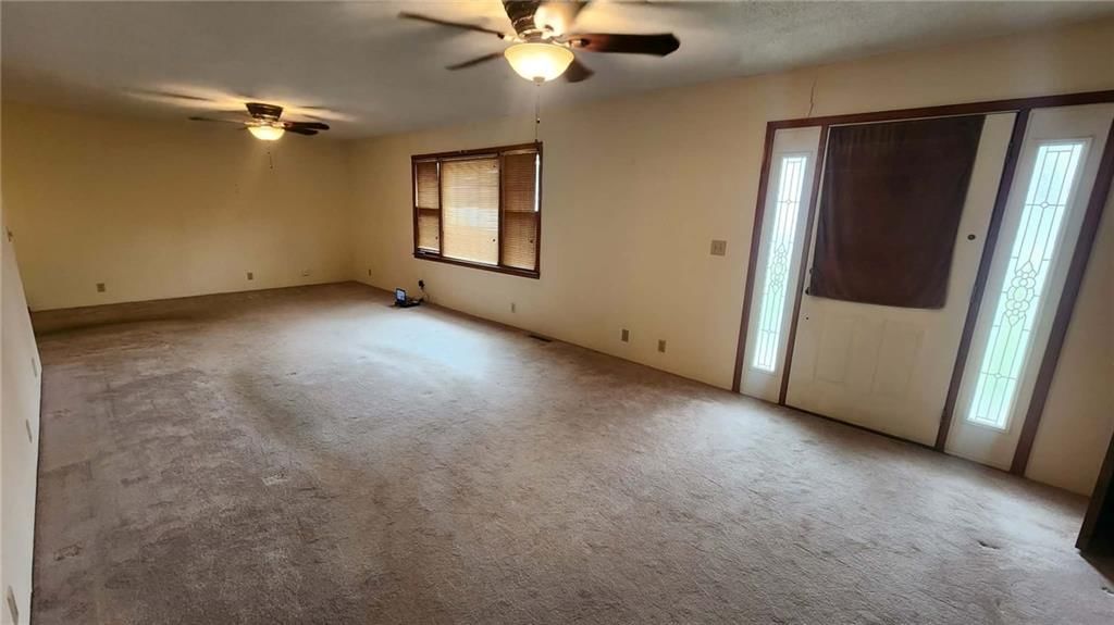 301 E Walnut Street — photo 19