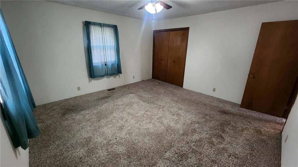 301 E Walnut Street — photo 20