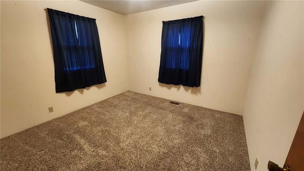 301 E Walnut Street — photo 23