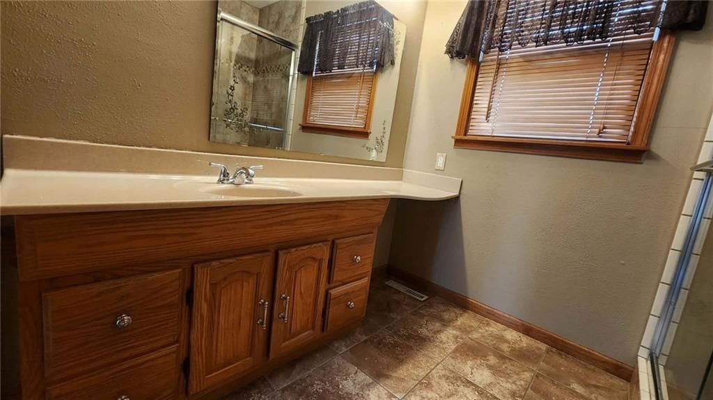 301 E Walnut Street — photo 24