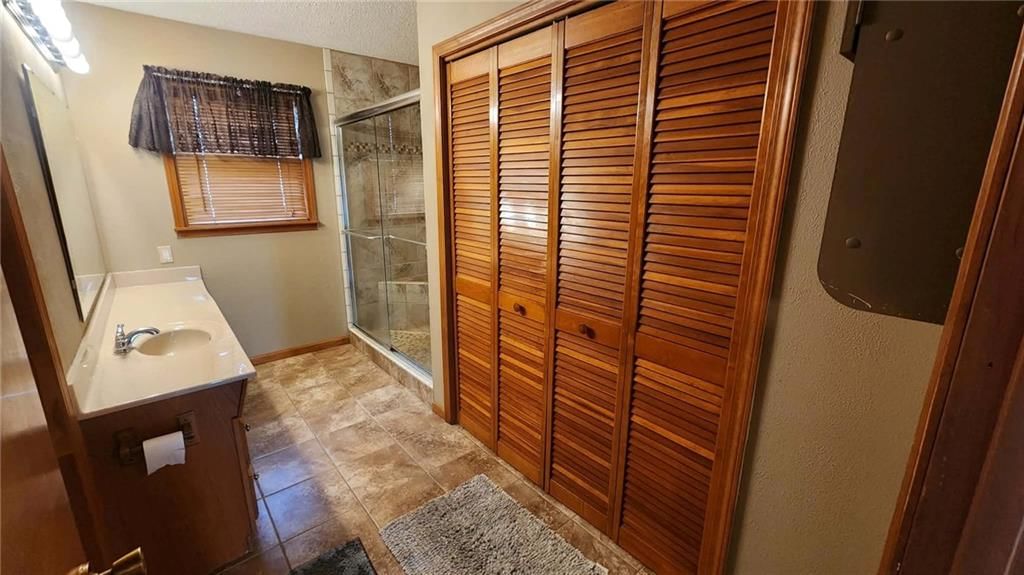 301 E Walnut Street — photo 25