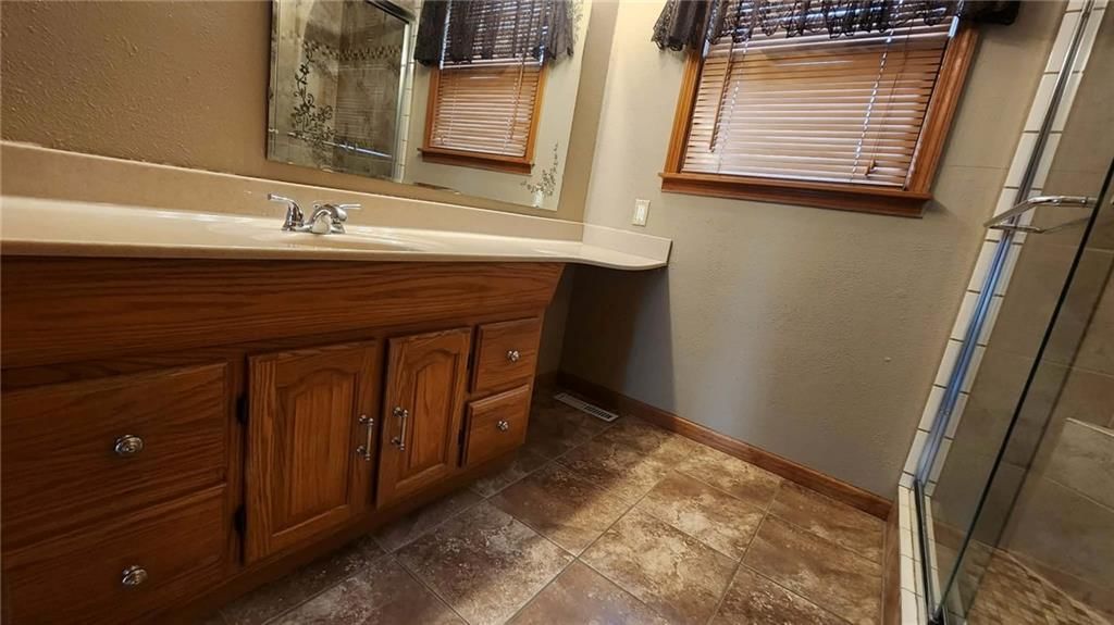 301 E Walnut Street — photo 27