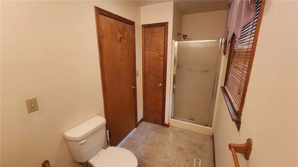 301 E Walnut Street — photo 32