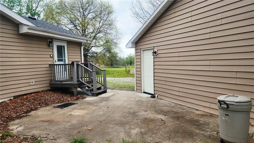 301 E Walnut Street — photo 41