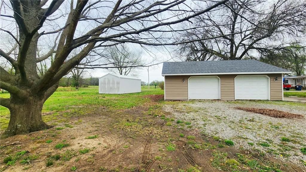 301 E Walnut Street — photo 45
