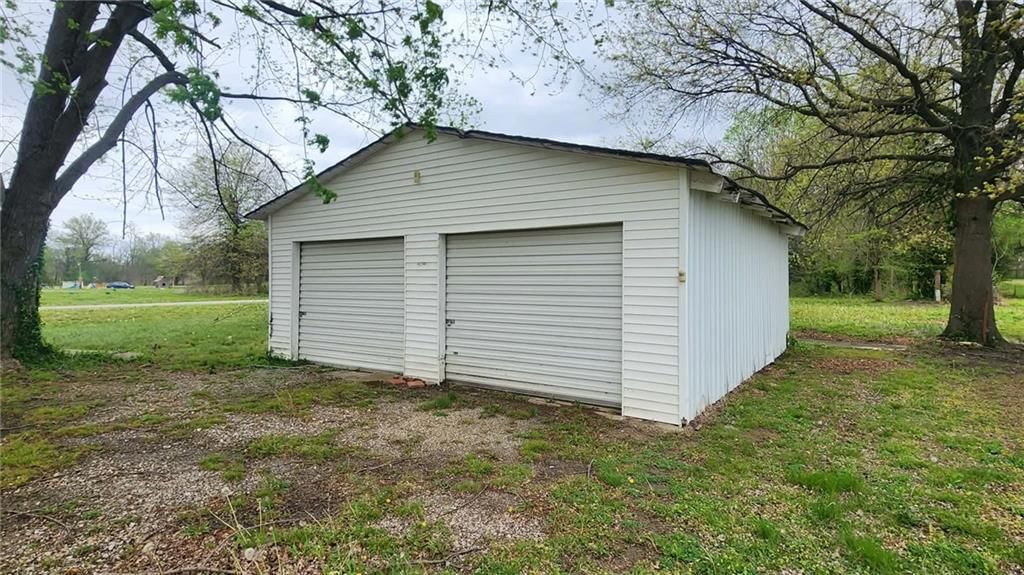 301 E Walnut Street — photo 48
