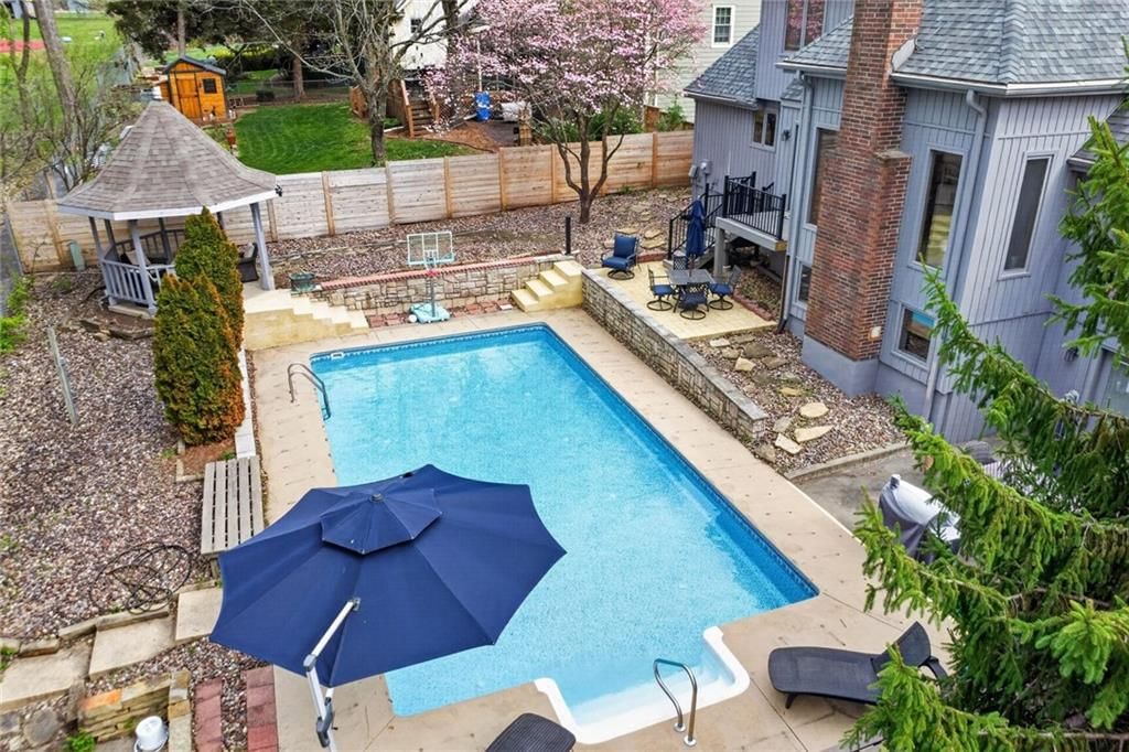 12914 W 69th Street — photo 3