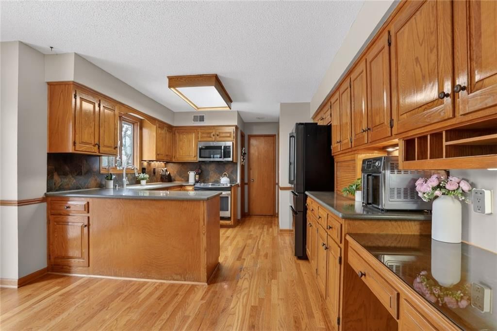 12914 W 69th Street — photo 9
