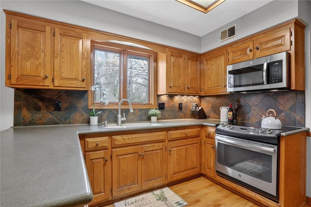 12914 W 69th Street — photo 11