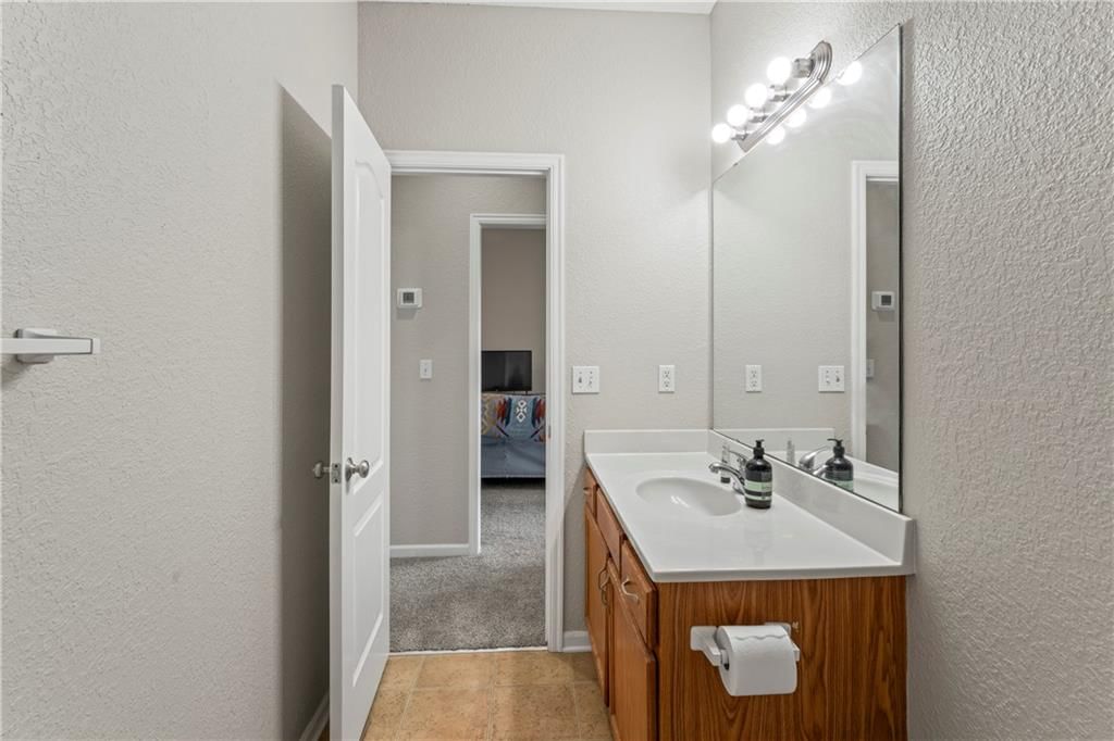 9404 & 9406 N Gower Avenue — photo 23