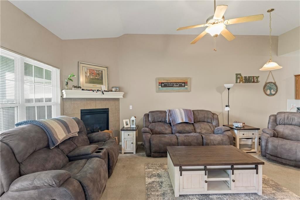 9404 & 9406 N Gower Avenue — photo 41