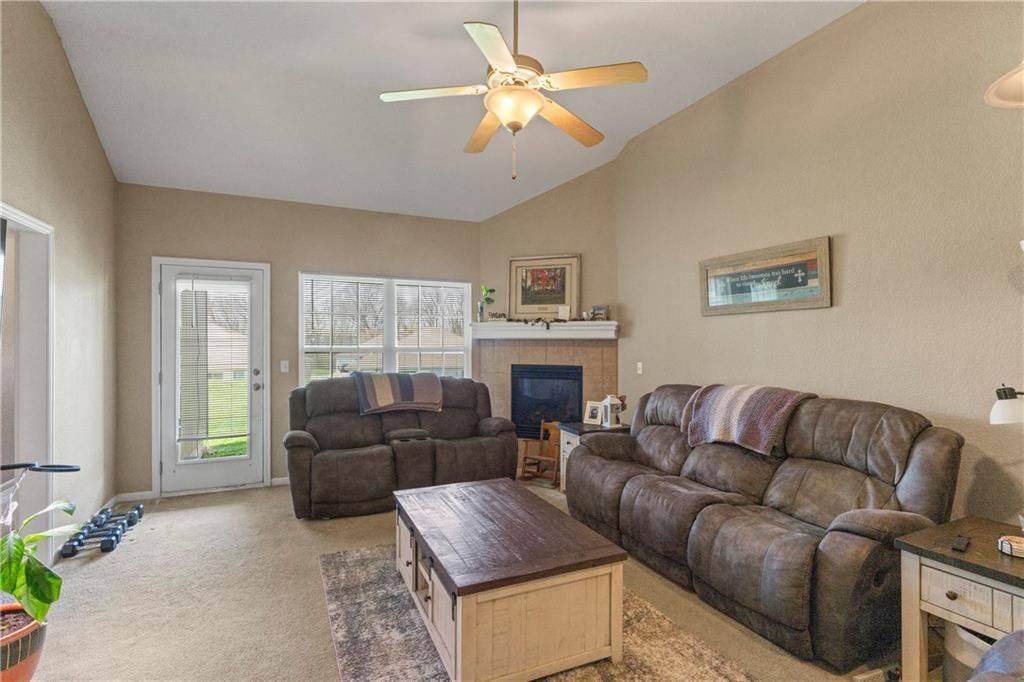 9404 & 9406 N Gower Avenue — photo 42