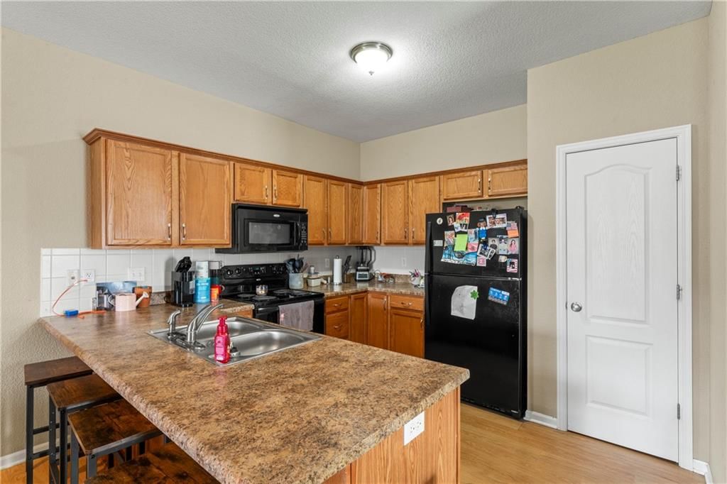 9404 & 9406 N Gower Avenue — photo 43