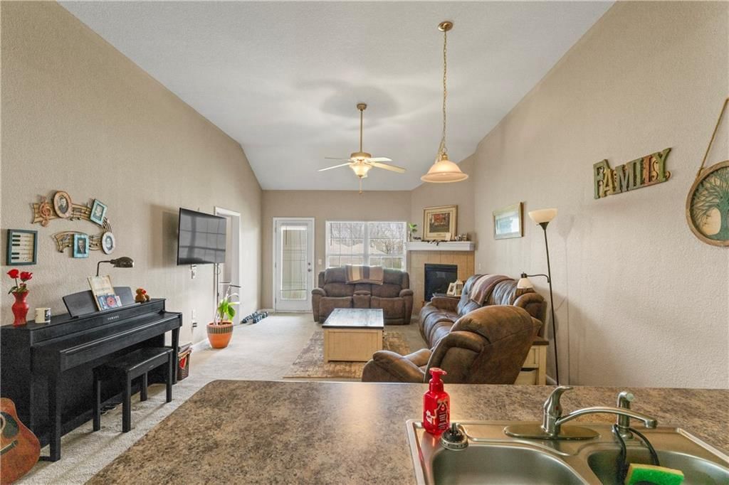 9404 & 9406 N Gower Avenue — photo 45