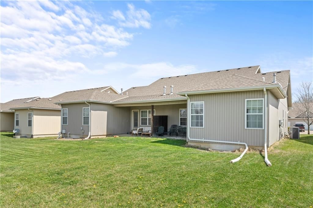 9404 & 9406 N Gower Avenue — photo 48