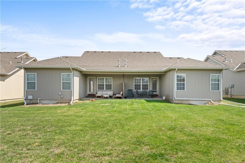9404 & 9406 N Gower Avenue — photo 49