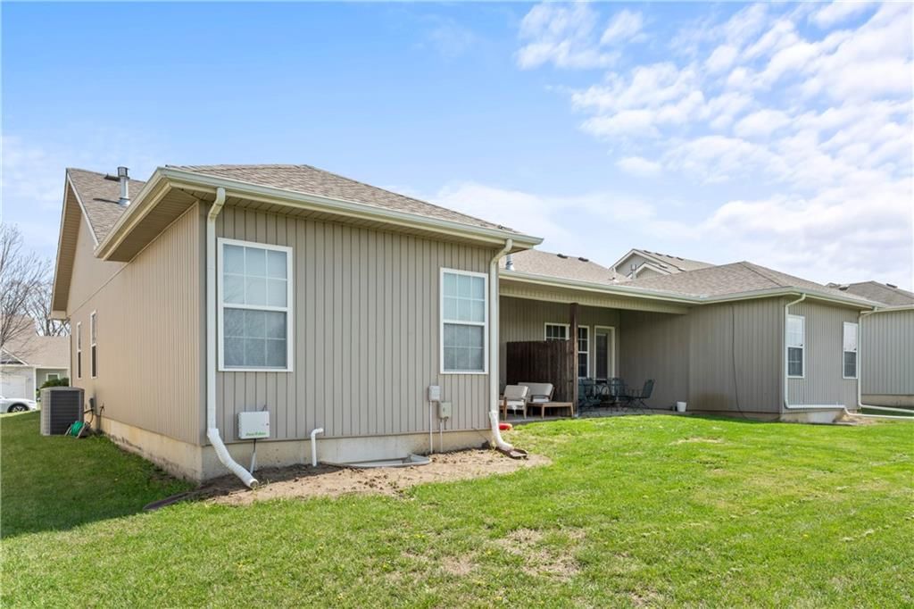 9404 & 9406 N Gower Avenue — photo 50