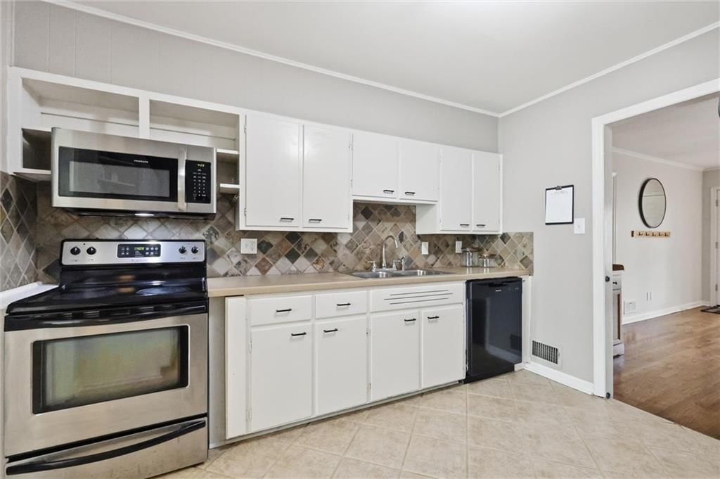 421 W 88 Street — photo 8