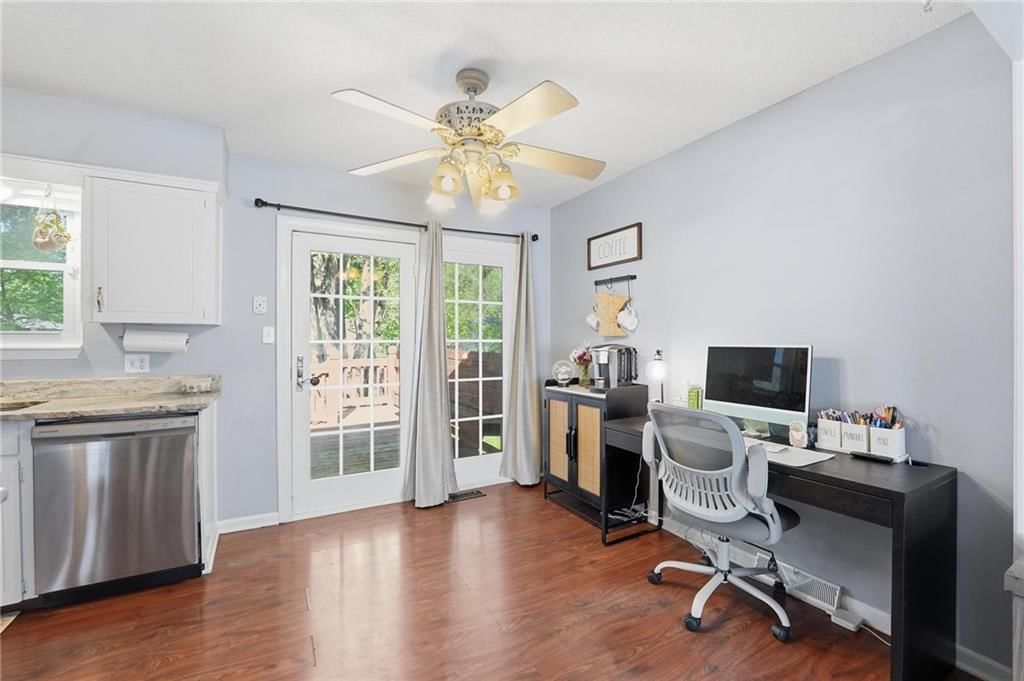 305 S Franklin Street — photo 8