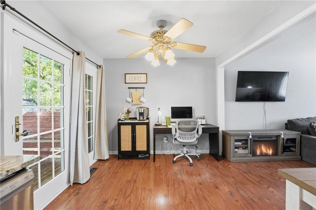 305 S Franklin Street — photo 10
