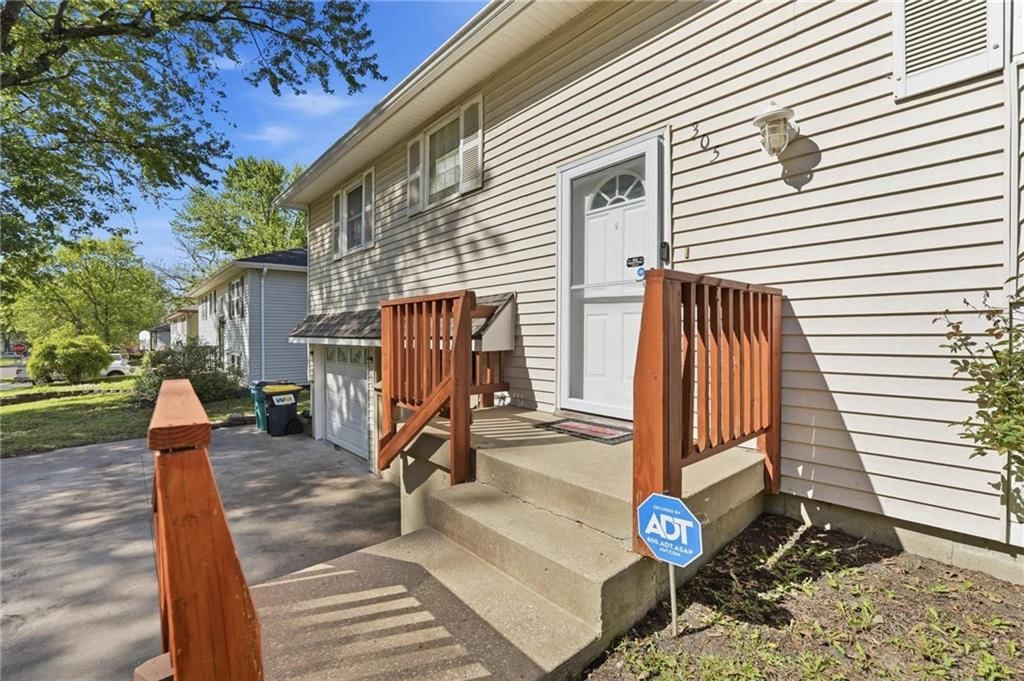 305 S Franklin Street — photo 33