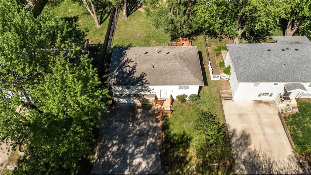 305 S Franklin Street — photo 42