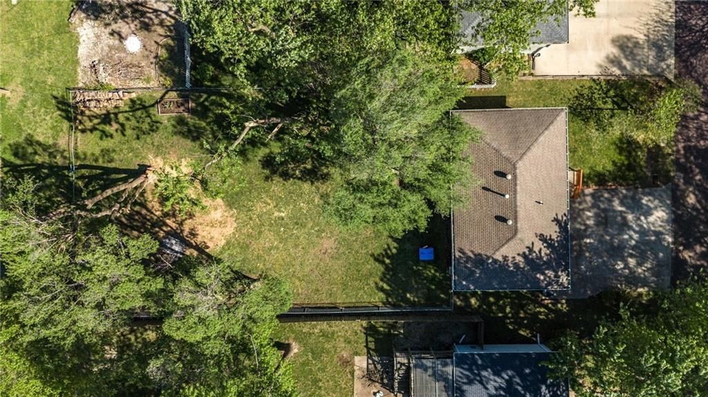 305 S Franklin Street — photo 47
