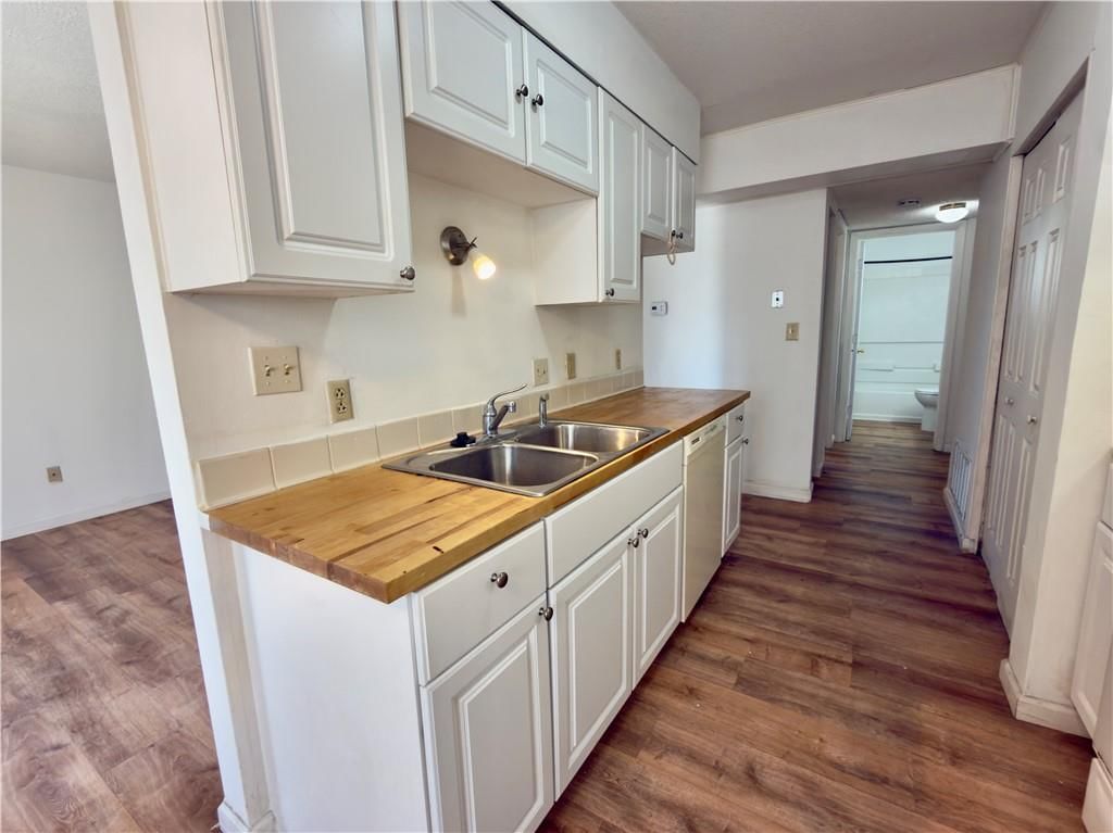 255 N Michigan Street — photo 14