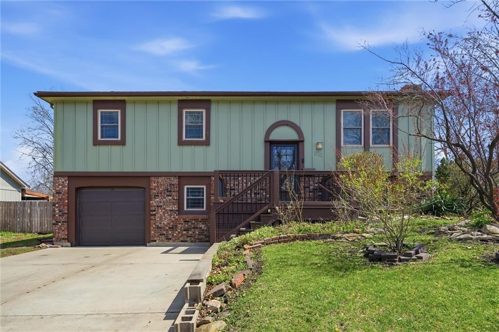 612 S Montclaire Drive, Olathe, KS