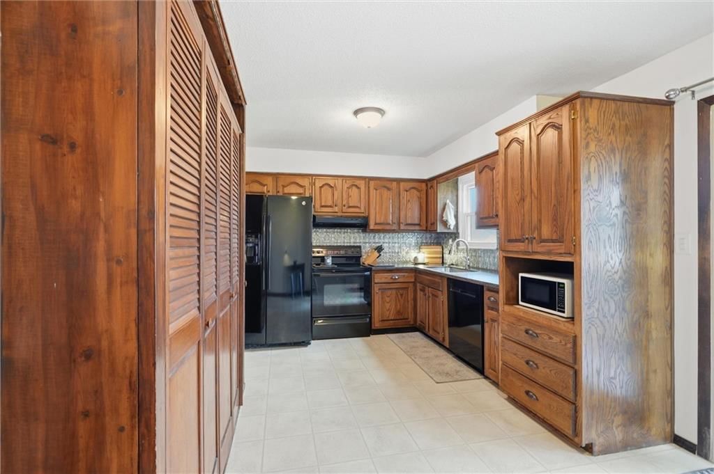 612 S Montclaire Drive — photo 9