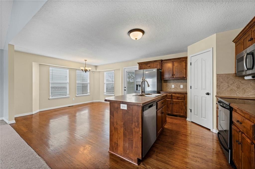 8409 N Elmwood Avenue — photo 12