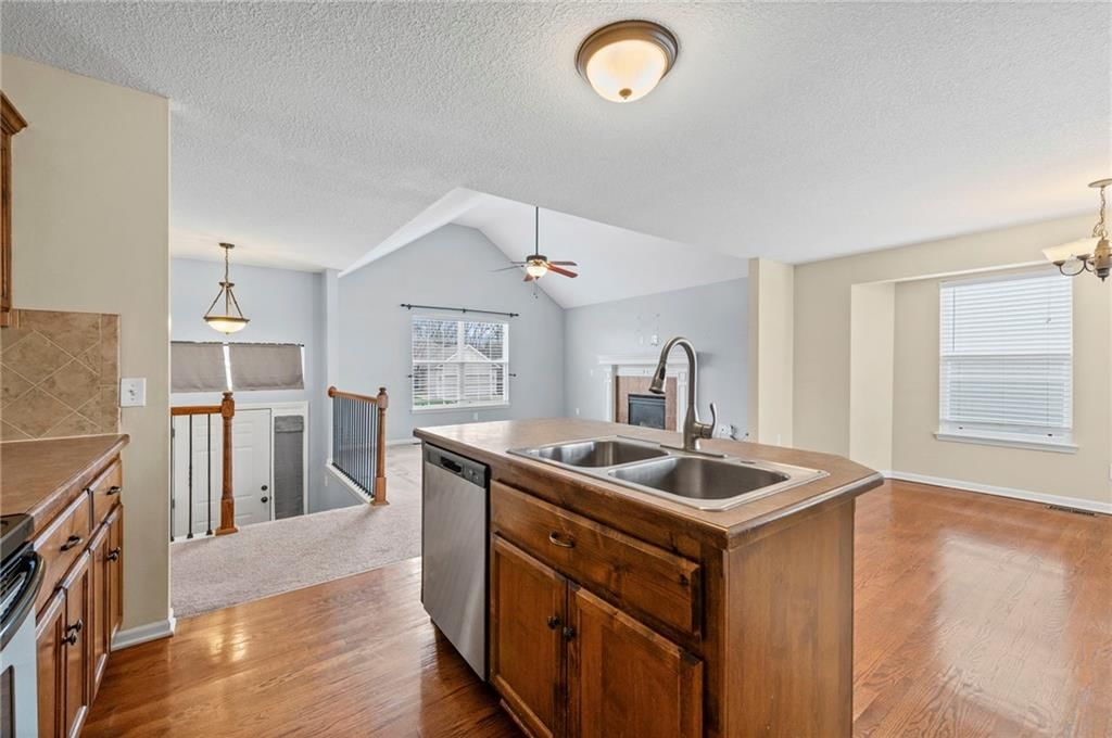 8409 N Elmwood Avenue — photo 15