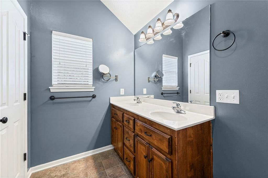 8409 N Elmwood Avenue — photo 27