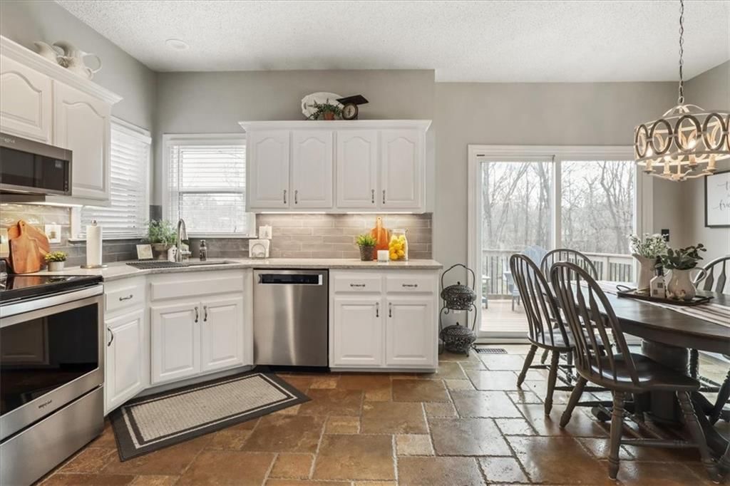 13805 Midland Drive — photo 11