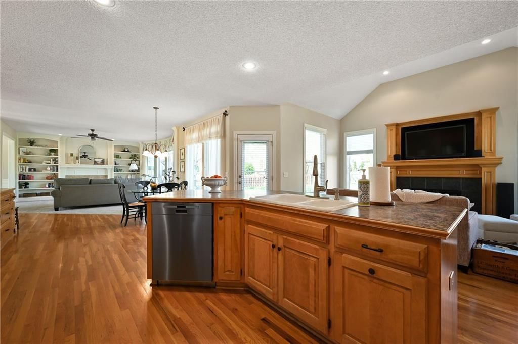 21910 W 57th Terrace — photo 15