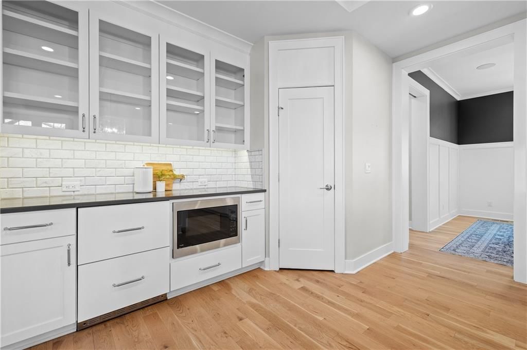 8909 Lee Boulevard — photo 22