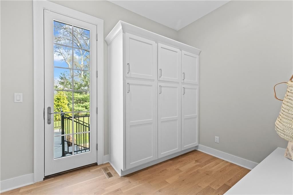 8909 Lee Boulevard — photo 27