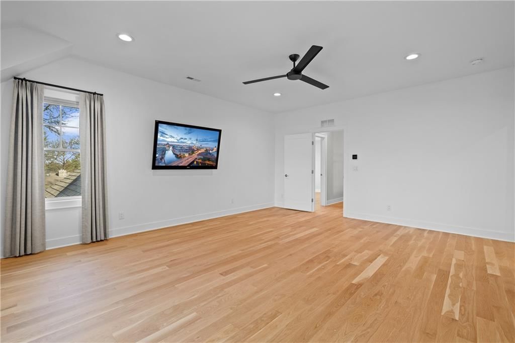 8909 Lee Boulevard — photo 32
